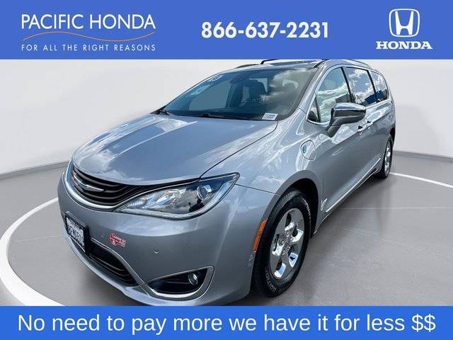 2018 Chrysler Pacifica Minivan Hybrid Limited FWD photo