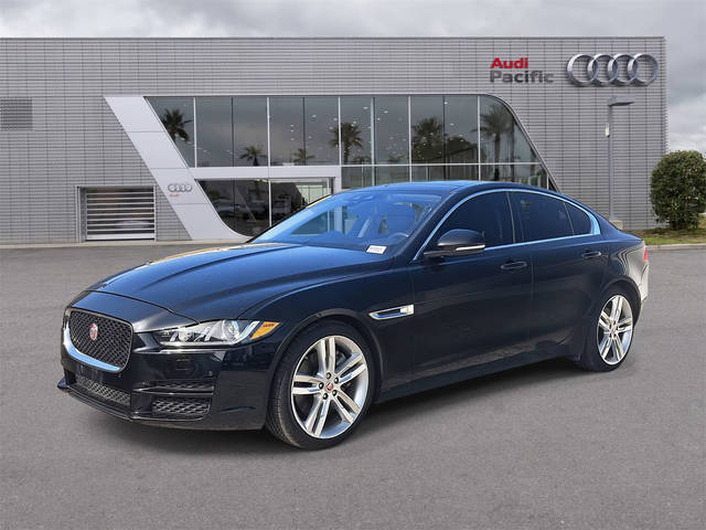 2018 Jaguar XE 30t Prestige RWD photo