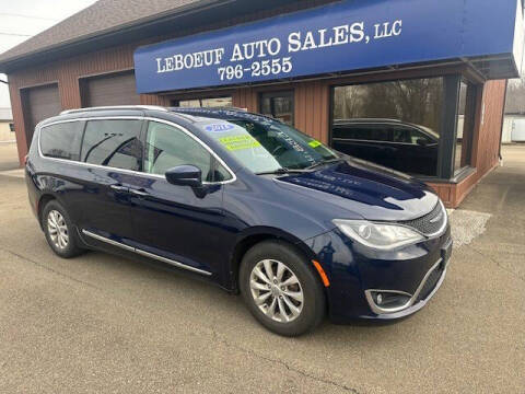 2018 Chrysler Pacifica Minivan Touring L FWD photo