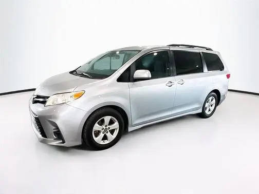 2018 Toyota Sienna LE FWD photo