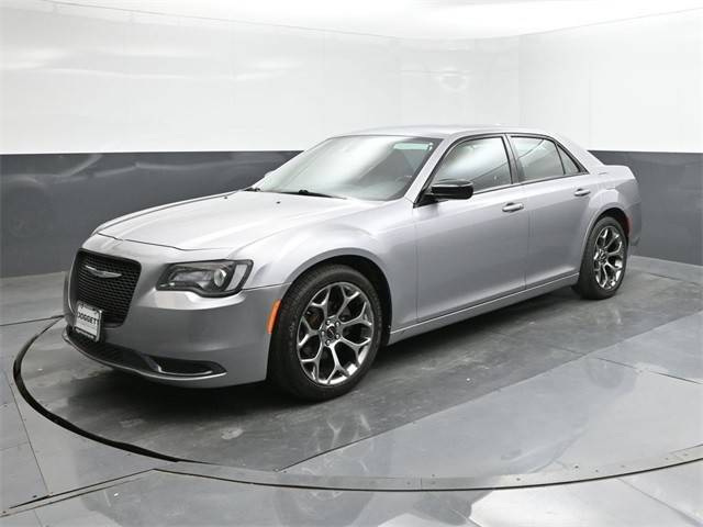 2018 Chrysler 300 Touring RWD photo