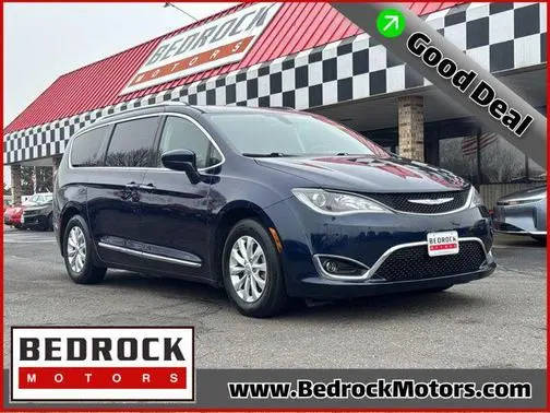 2018 Chrysler Pacifica Minivan Touring L FWD photo