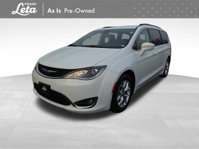 2017 Chrysler Pacifica Minivan Touring-L FWD photo