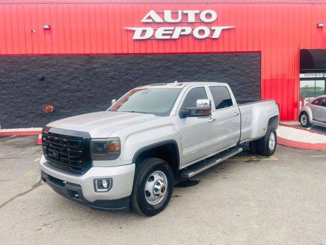 2018 GMC Sierra 3500HD Denali 4WD photo