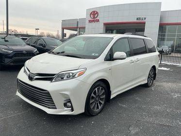 2018 Toyota Sienna Limited Premium AWD photo
