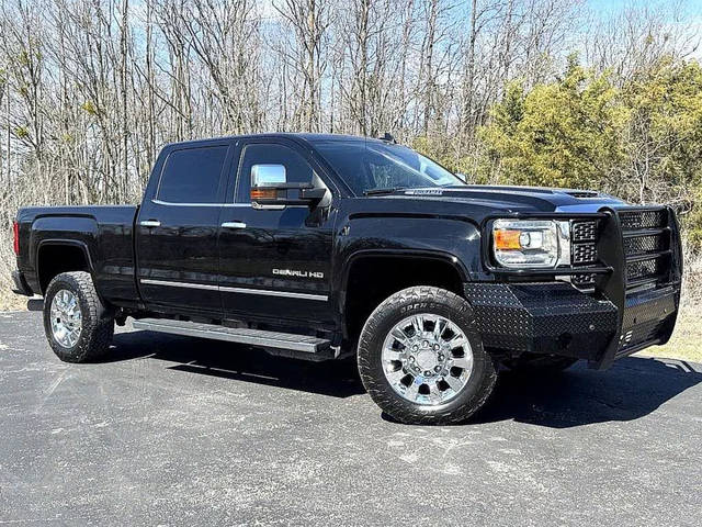 2018 GMC Sierra 2500HD Denali 4WD photo