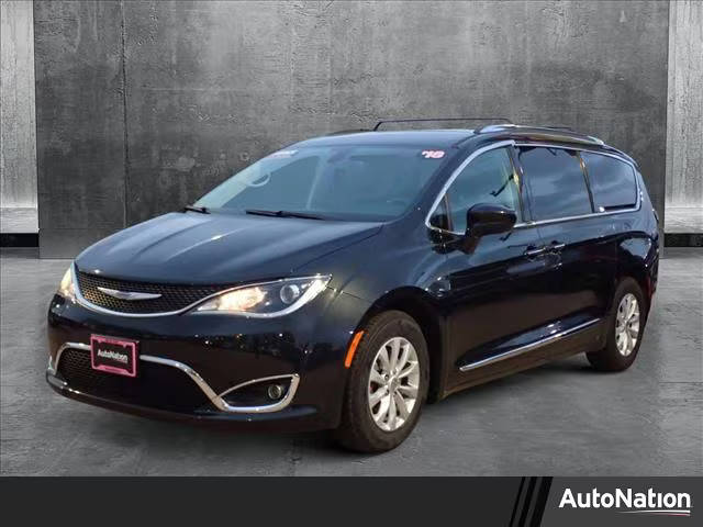 2018 Chrysler Pacifica Minivan Touring L FWD photo
