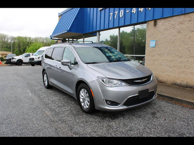 2017 Chrysler Pacifica Minivan Touring-L FWD photo