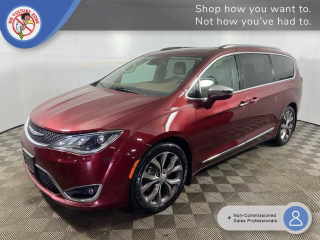 2018 Chrysler Pacifica Minivan Limited FWD photo