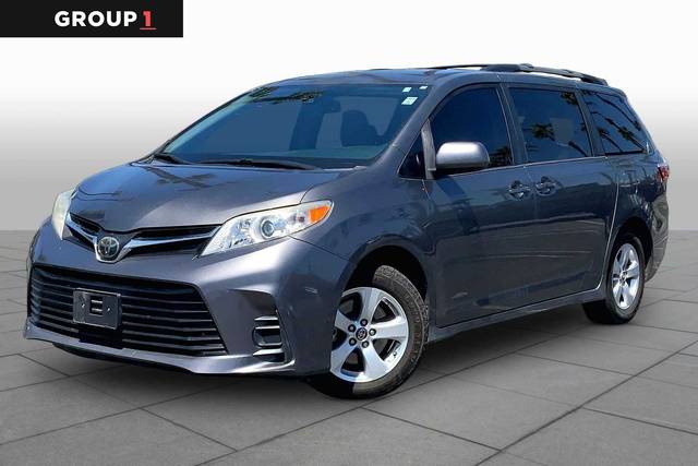 2018 Toyota Sienna LE FWD photo