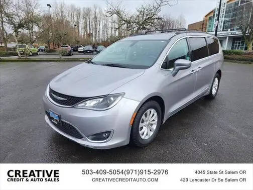 2017 Chrysler Pacifica Minivan Touring-L FWD photo
