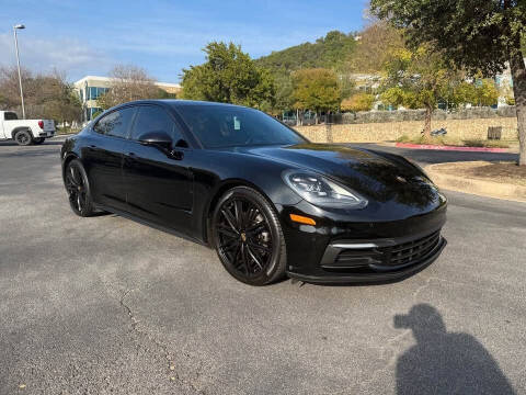 2018 Porsche Panamera  RWD photo