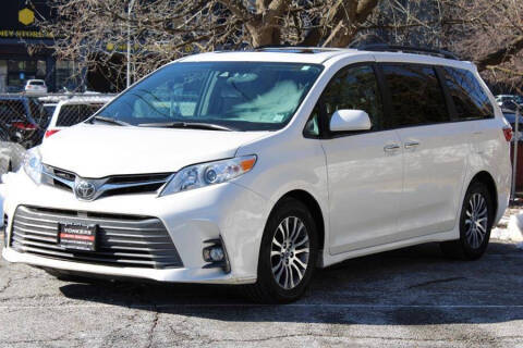 2018 Toyota Sienna XLE FWD photo