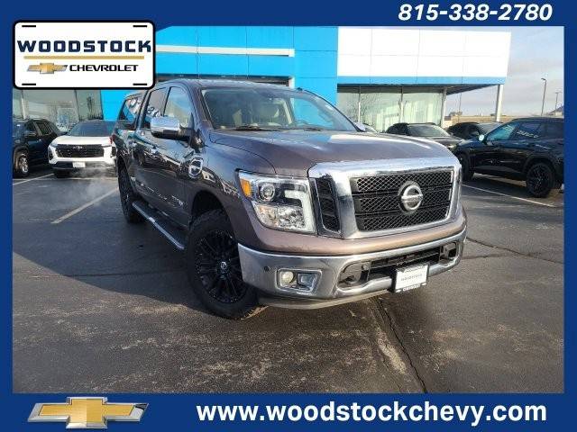 2017 Nissan Titan SL 4WD photo