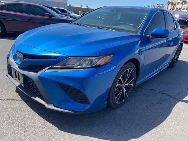 2018 Toyota Camry SE FWD photo