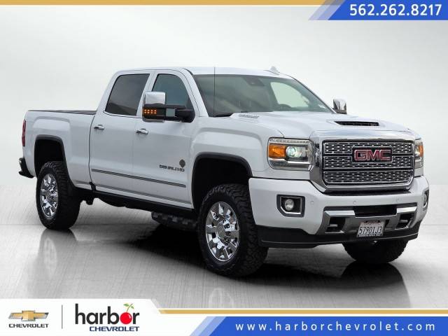 2018 GMC Sierra 2500HD Denali 4WD photo