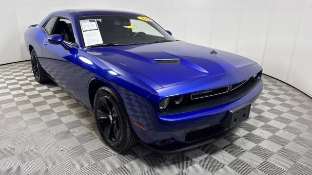 2018 Dodge Challenger SXT RWD photo