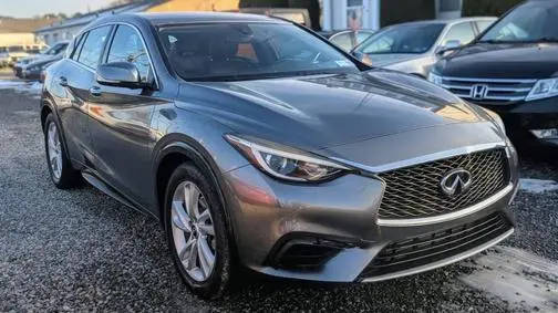 2018 Infiniti QX30 Luxury FWD photo