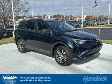 2018 Toyota RAV4 LE FWD photo