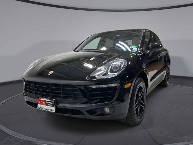 2018 Porsche Macan  AWD photo