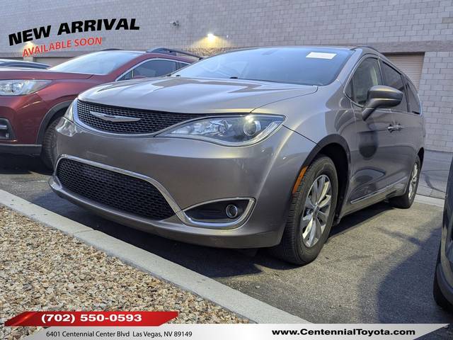 2017 Chrysler Pacifica Minivan Touring-L FWD photo