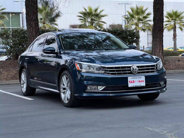2018 Volkswagen Passat 2.0T SEL Premium FWD photo