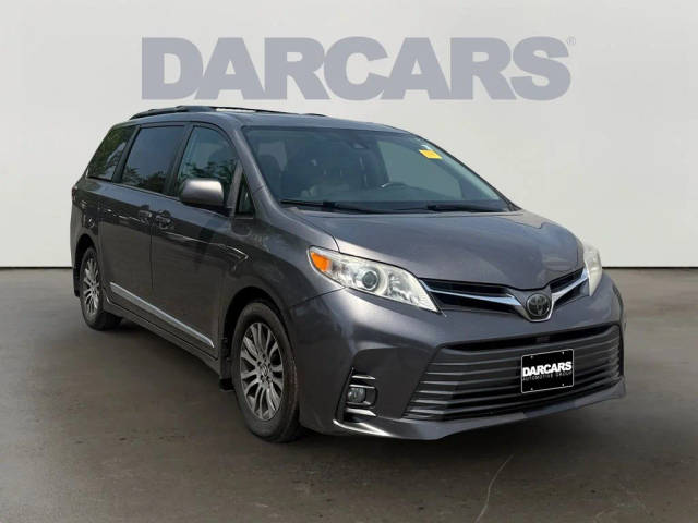 2018 Toyota Sienna XLE FWD photo