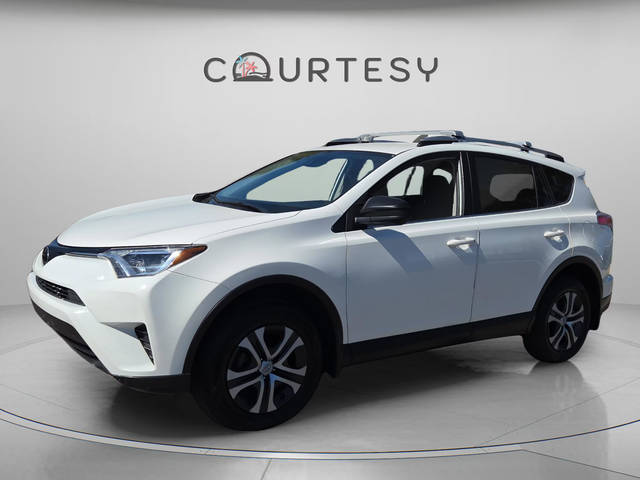 2018 Toyota RAV4 LE FWD photo