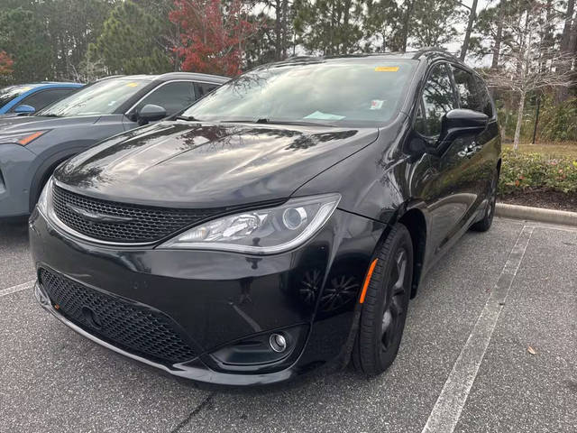 2018 Chrysler Pacifica Minivan Touring L Plus FWD photo