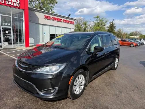 2018 Chrysler Pacifica Minivan Touring L Plus FWD photo