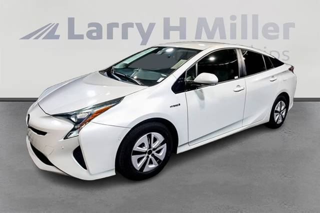 2018 Toyota Prius Three FWD photo