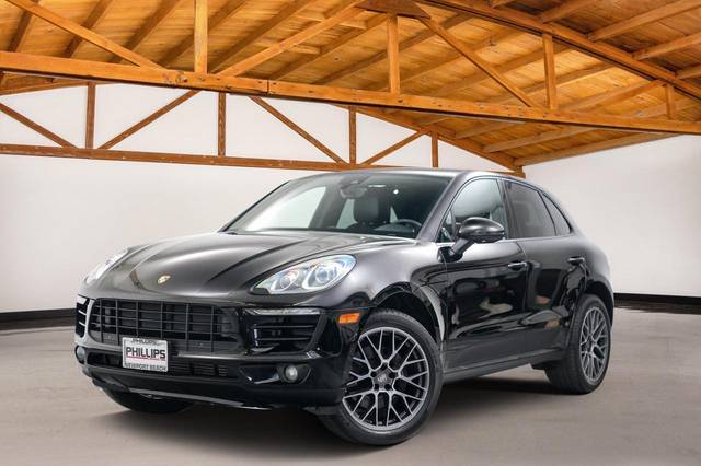 2018 Porsche Macan  AWD photo