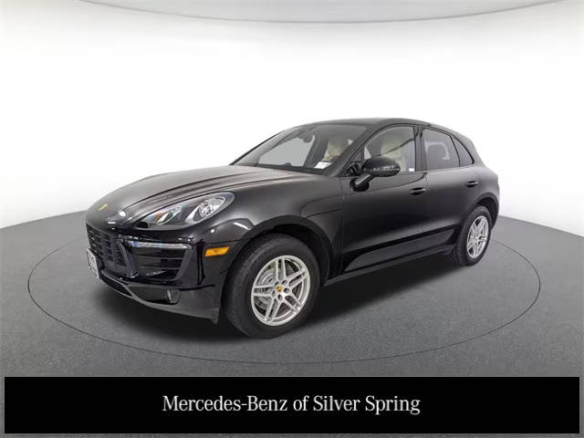 2018 Porsche Macan  AWD photo