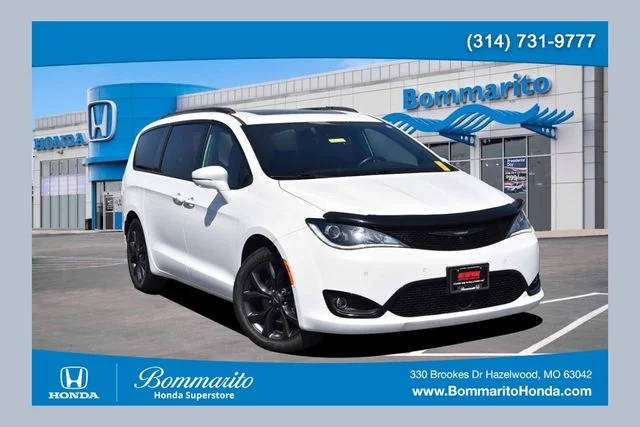 2018 Chrysler Pacifica Minivan Limited FWD photo