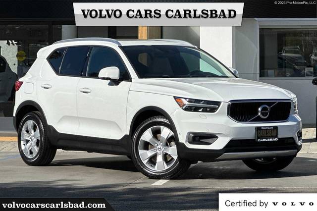 2019 Volvo XC40 Momentum AWD photo