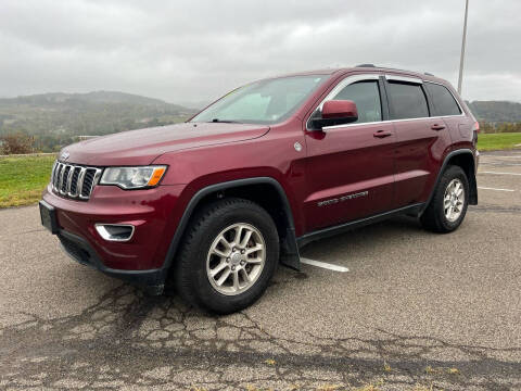 2018 Jeep Grand Cherokee Laredo E 4WD photo