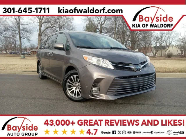 2018 Toyota Sienna XLE FWD photo