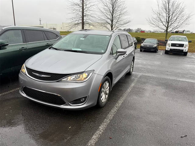 2018 Chrysler Pacifica Minivan Touring L FWD photo