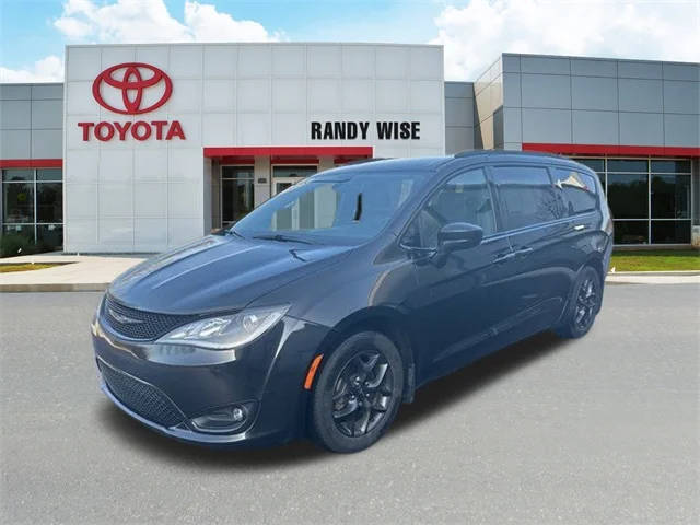 2018 Chrysler Pacifica Minivan Touring L FWD photo