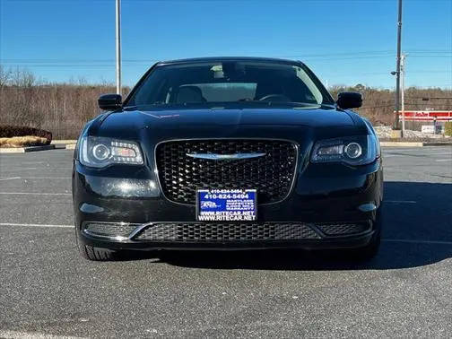 2018 Chrysler 300 Touring RWD photo