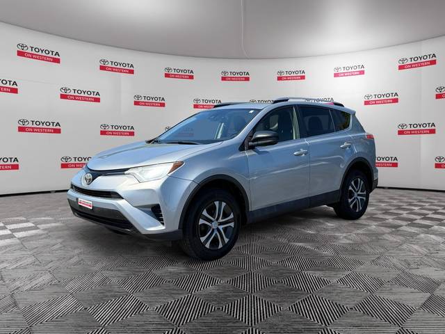 2018 Toyota RAV4 LE AWD photo