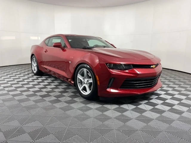 2018 Chevrolet Camaro 1LT RWD photo