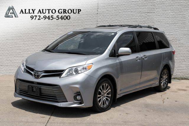 2018 Toyota Sienna XLE FWD photo