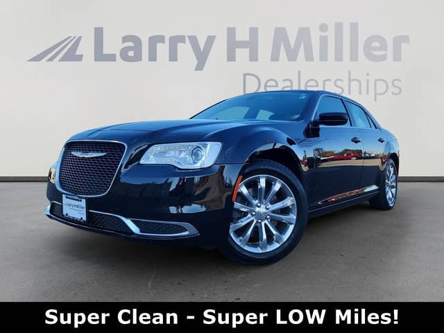 2018 Chrysler 300 Touring AWD photo