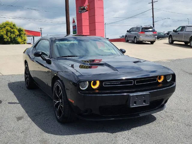 2016 Dodge Challenger SXT RWD photo