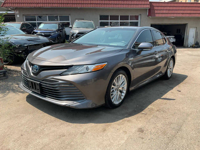 2018 Toyota Camry Hybrid XLE FWD photo