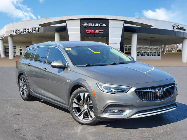 2018 Buick Regal TourX Essence AWD photo