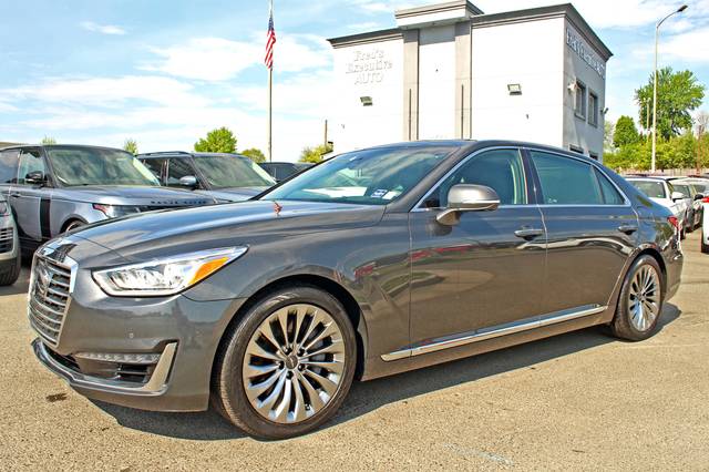 2018 Genesis G90 3.3T Premium RWD photo