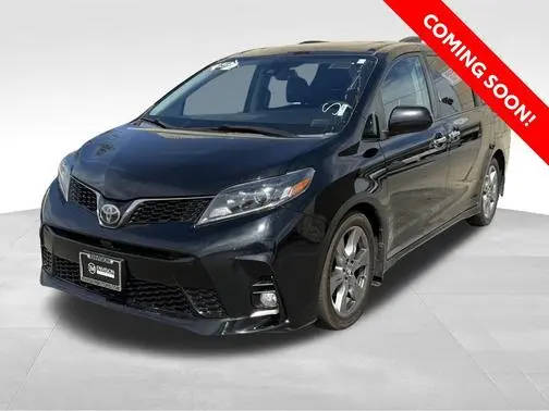 2018 Toyota Sienna SE FWD photo