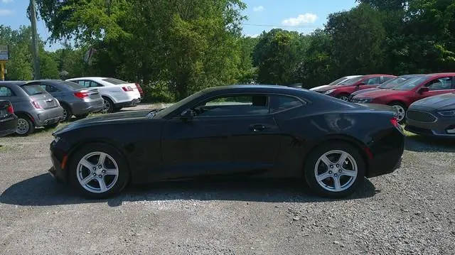 2017 Chevrolet Camaro 1LT RWD photo